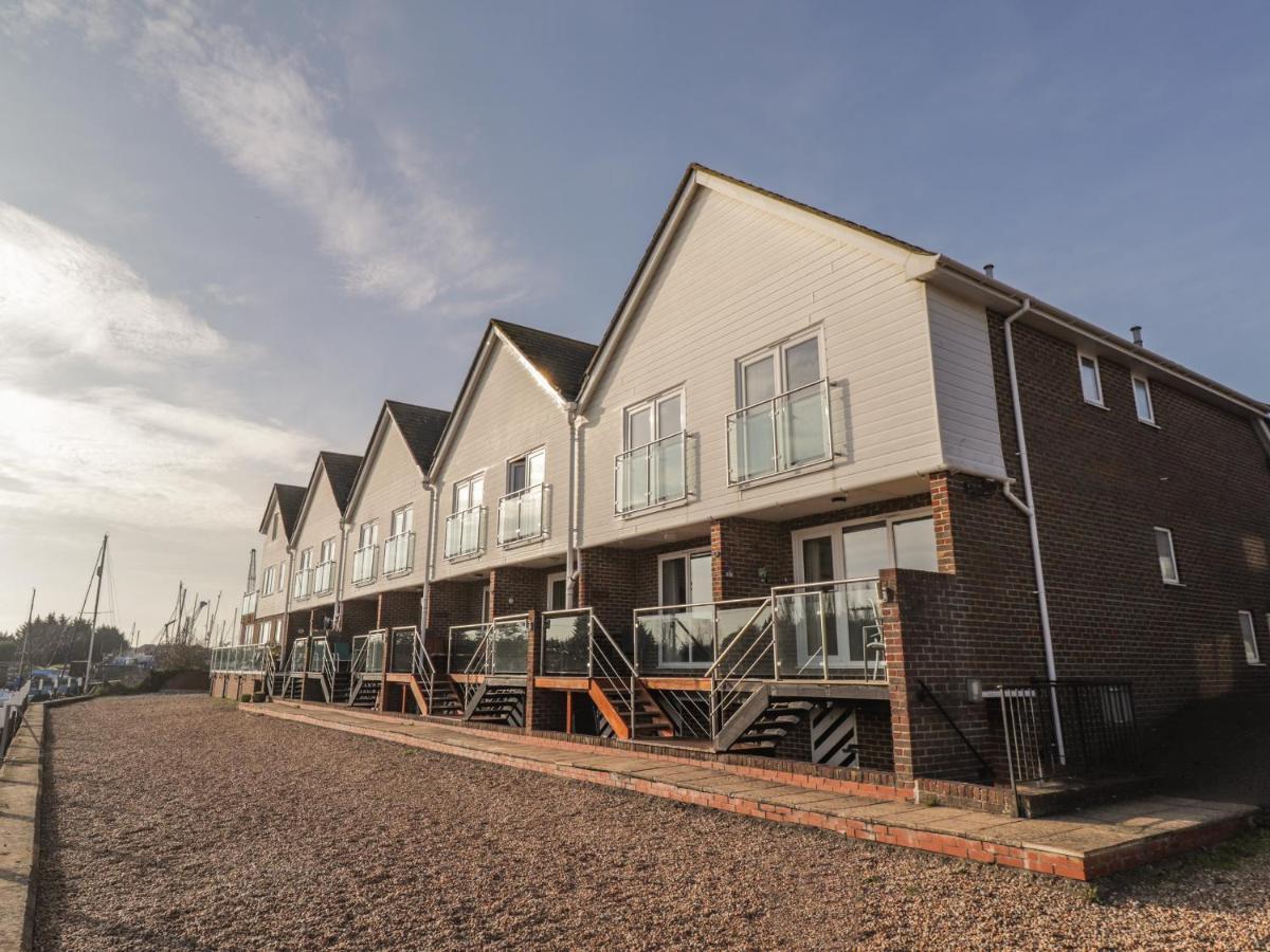 Apartmán 7 Waves Rye Exteriér fotografie