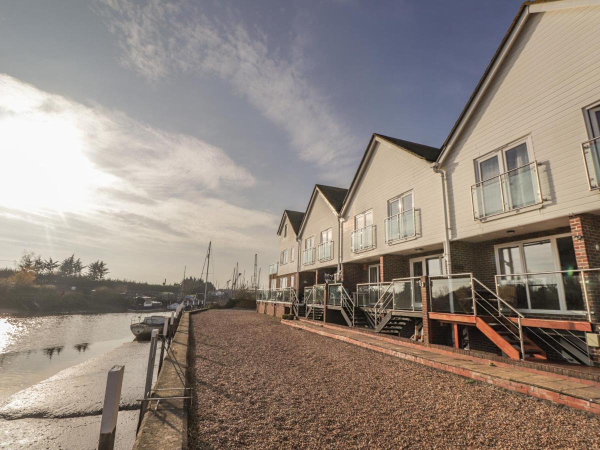 Apartmán 7 Waves Rye Exteriér fotografie